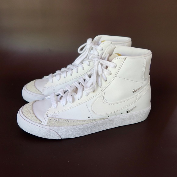 Nike blazer mid ‘77 with metallic swoosh - Picture 1 of 6